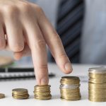 Торговля акциями, игра на бирже и интернет-трейдинг в 2026 году: возможности и риски